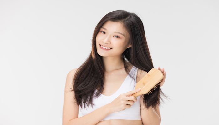 女人做梦梦见掉一绺头发是什么意思 女人做梦梦见掉一绺头发有什么预兆 