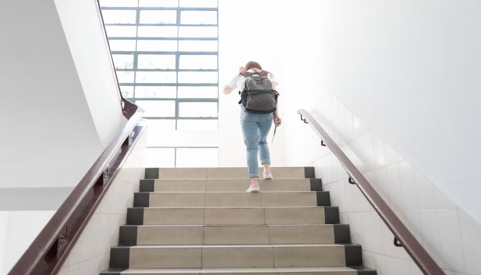 女人做梦梦见上楼梯是什么意思 女人做梦梦见上楼梯有什么预兆