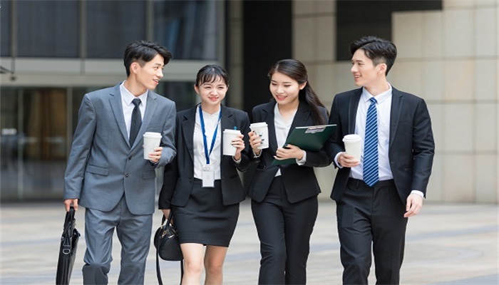 女人做梦梦见以前的男领导和同事