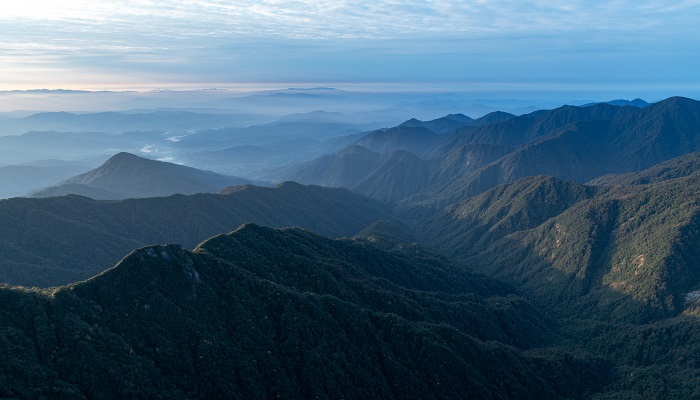 做梦梦见和别人一起翻山越岭