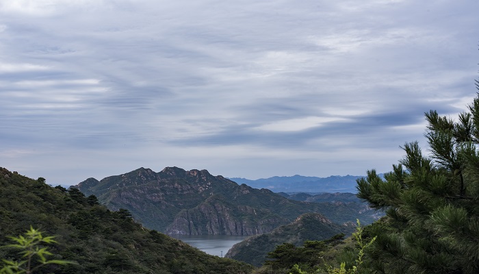 做梦梦见很美很壮观的山
