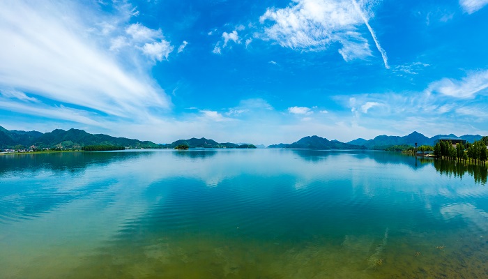 做梦梦见湖水