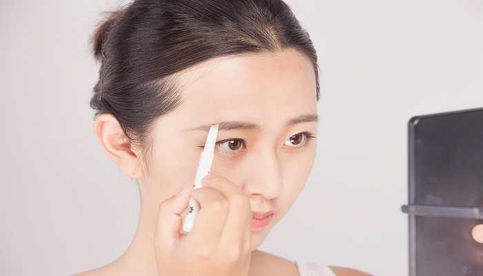 女人做梦梦见眉毛突然没了是什么意思 女人做梦梦见眉毛突然没了有什么预兆