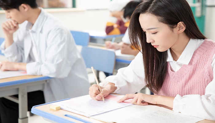 中年人做梦梦见考试是什么意思
