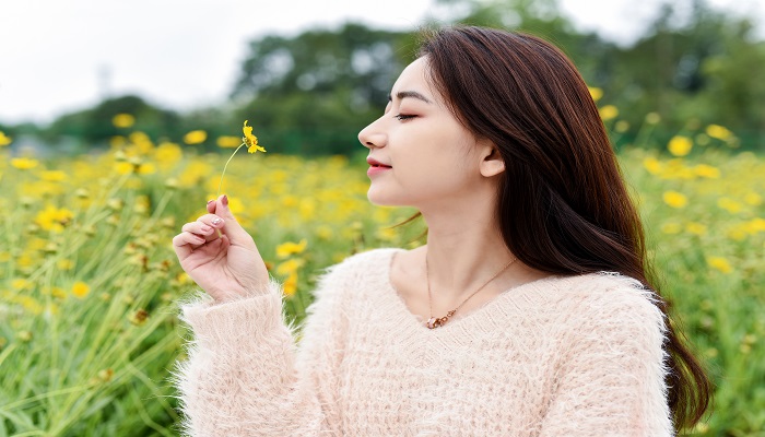 做梦梦见美女和自己亲近