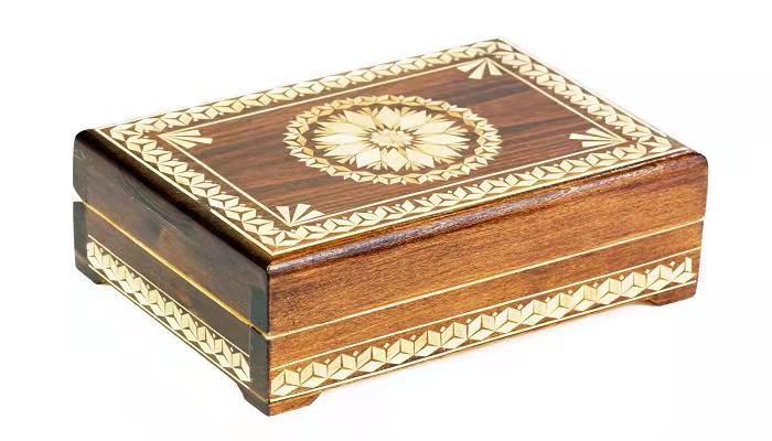 做梦梦见棺材里有死人什么意思 做梦梦见棺材里有死人什么预兆