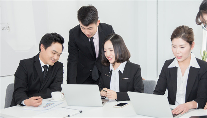 做梦梦见很多人在一起开会