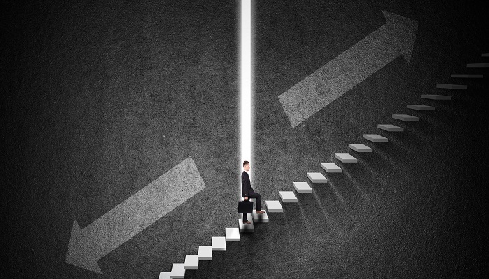做梦梦见下楼梯一脚踩空了吓醒了