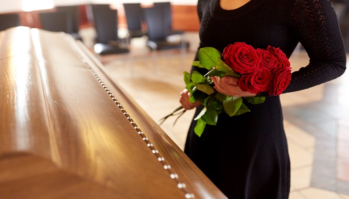 女人做梦梦见别人披麻戴孝