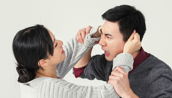 做梦梦见跟人打架什么意思