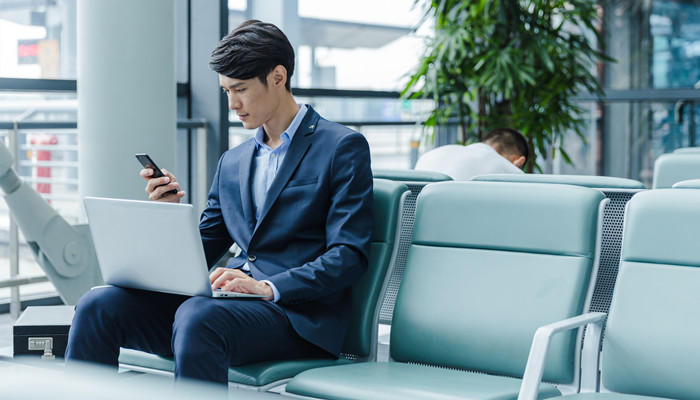 做梦梦见别的男人睡我床上什么意思