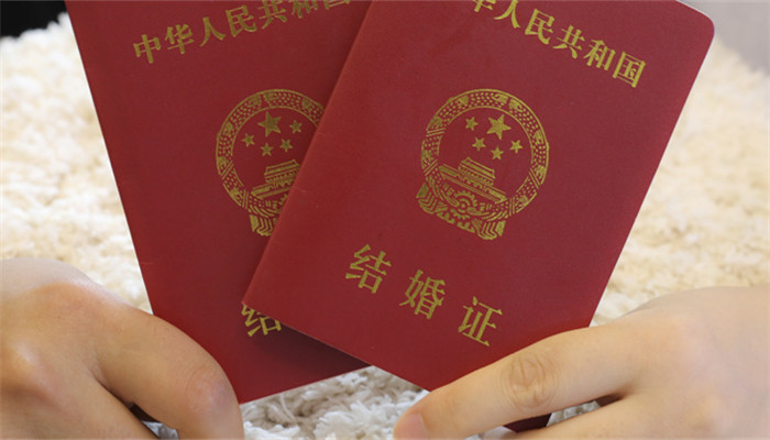 做梦梦见领结婚证是什么意思