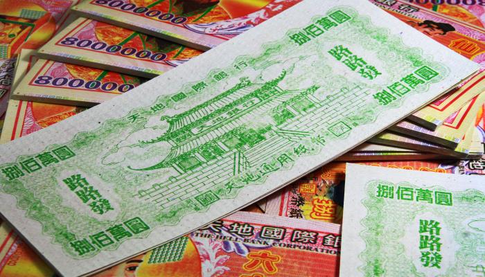做梦梦见捡钱发现是冥币又扔了