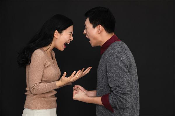 做梦梦见出轨被发现是什么意思
