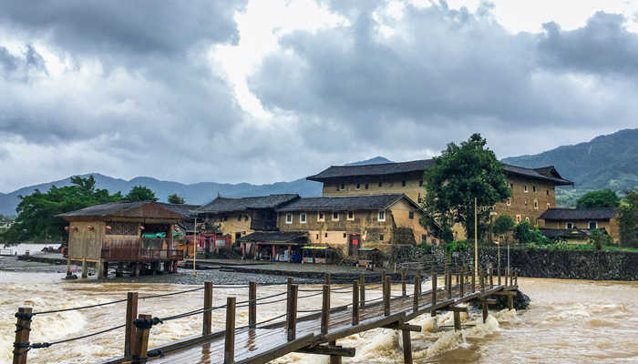 做梦梦见大河涨水是什么意思