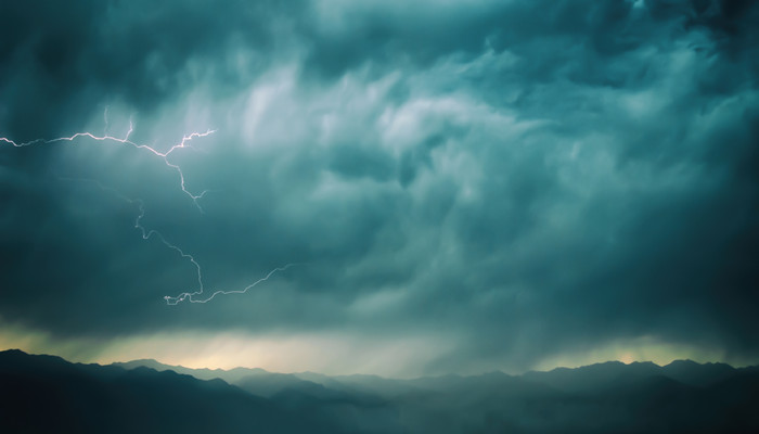 做梦梦见雷电交加预兆什么