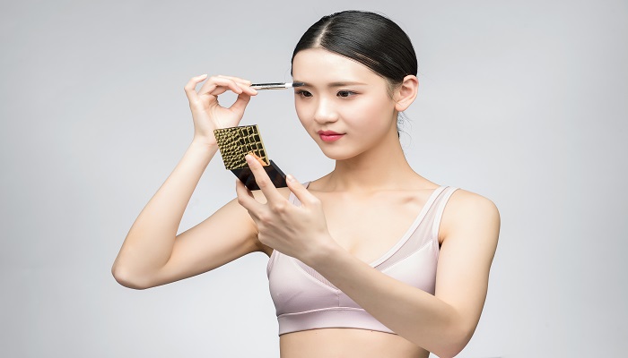 女人做梦梦见眉毛突然没了是什么意思 女人做梦梦见眉毛突然没了有什么预兆