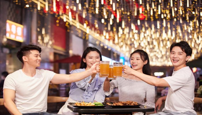 做梦梦见喝啤酒是什么意思 做梦梦见喝啤酒是什么预兆