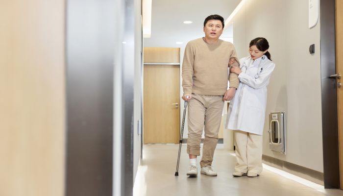 做梦梦见拄拐杖是什么意思 做梦梦见拄拐杖是什么预兆