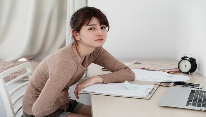 女人做梦梦见被蛇咬不松口是什么意思 女人做梦梦见被蛇咬不松口有什么预兆