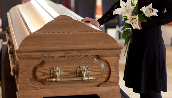 做梦梦见死去的老人又死了是什么意思