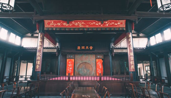 做梦梦见掉下楼是什么意思 做梦梦见掉下楼有什么预兆