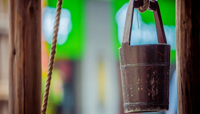 做梦梦见井水溢出往外流