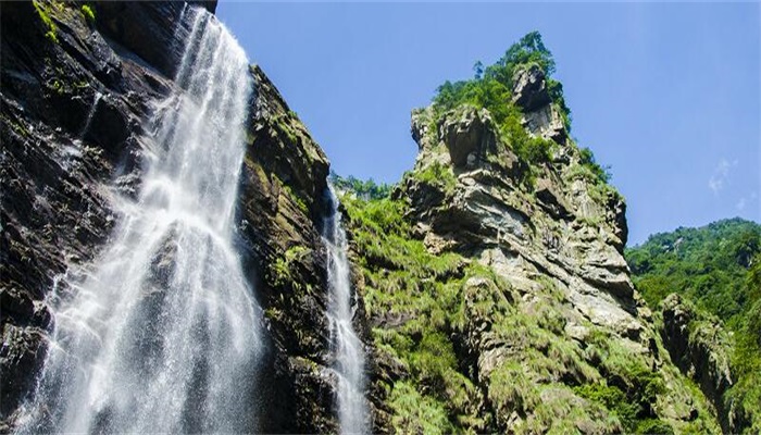 做梦梦见高山流清水是什么预兆