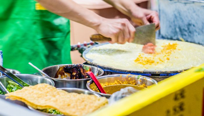 做梦梦见摊煎饼是什么意思 做梦梦见摊煎饼有什么预兆