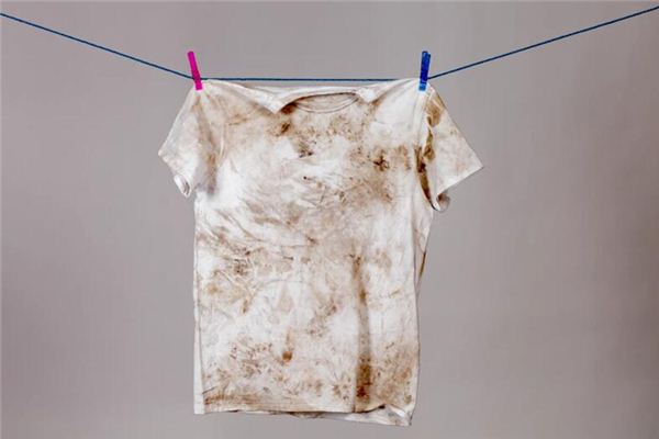 做梦梦见弄脏衣服是什么意思 做梦梦见弄脏衣服有什么预兆