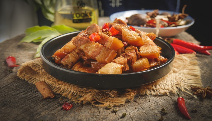 做梦梦见和别人一起吃熟猪肉