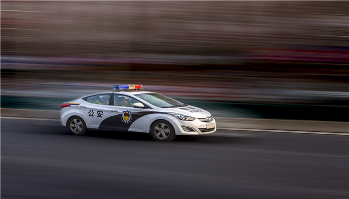 做梦梦见报警求助是什么预兆