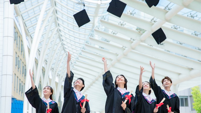 做梦梦见大学同学
