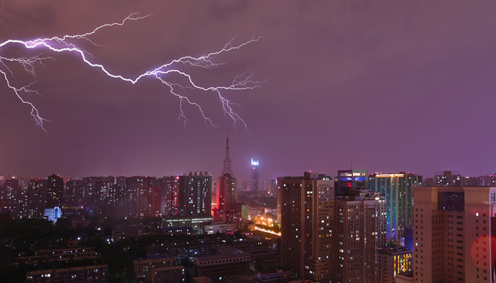 做梦梦见雷电交加预兆什么