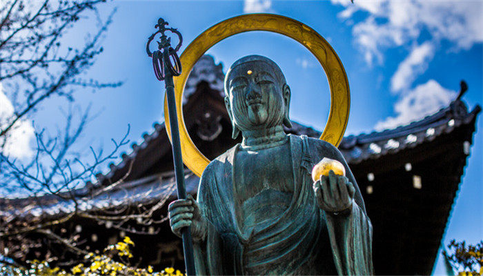 已婚女人做梦梦见寺庙和佛像