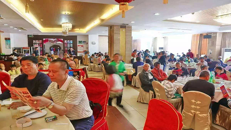 做梦梦见好多人吃饭是什么征兆