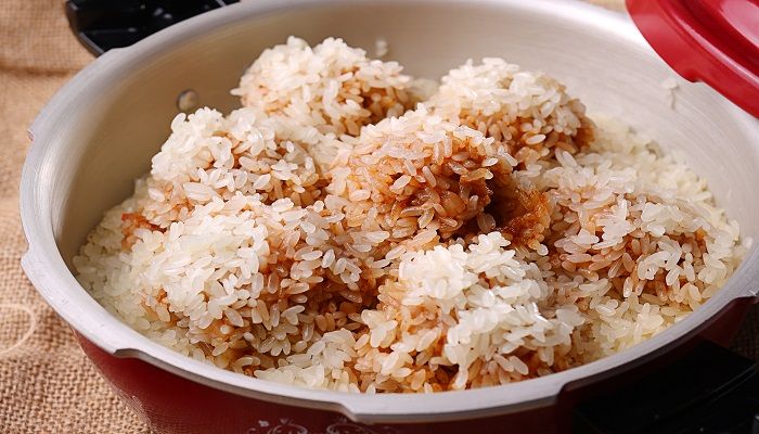 做梦梦见盛饭是什么意思 做梦梦见盛饭有什么预兆