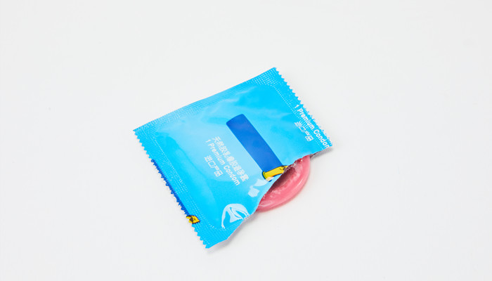 做梦做梦梦见老公车里有避孕套