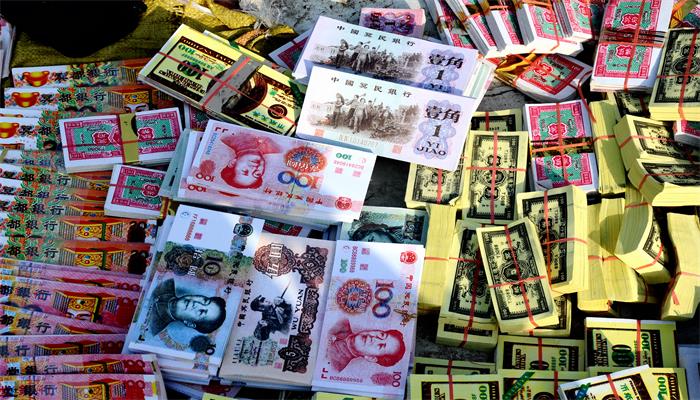 做梦梦见捡钱发现是冥币又扔了