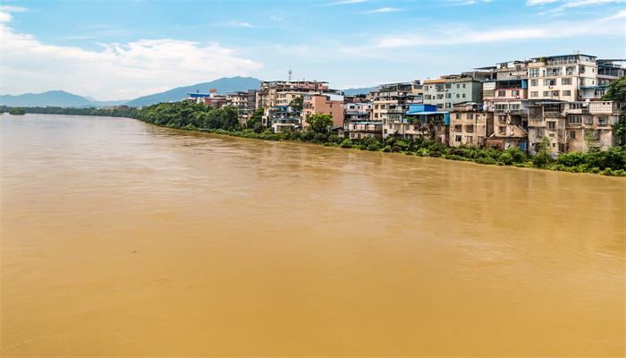 做梦梦见涨大水是什么征兆做梦梦见涨大水淹死很多人