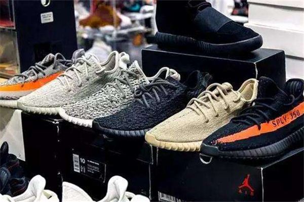 做梦梦见别人给我买鞋是什么意思 做梦梦见别人给我买鞋有什么预兆