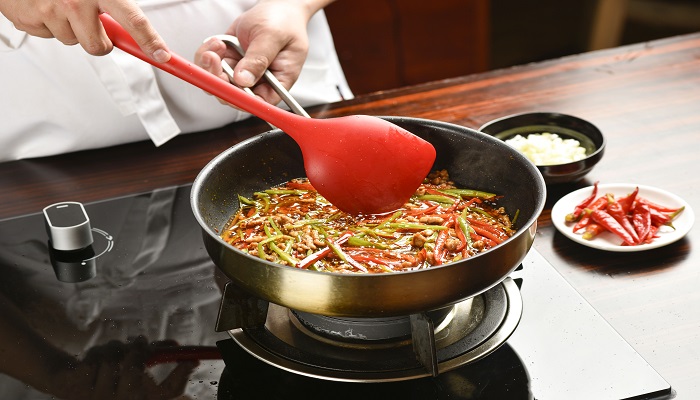 做梦梦见炒菜是什么意思 做梦梦见炒菜有什么预兆