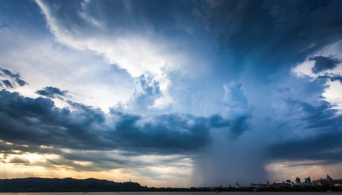 做梦梦见暴风雨即将来临是什么意思