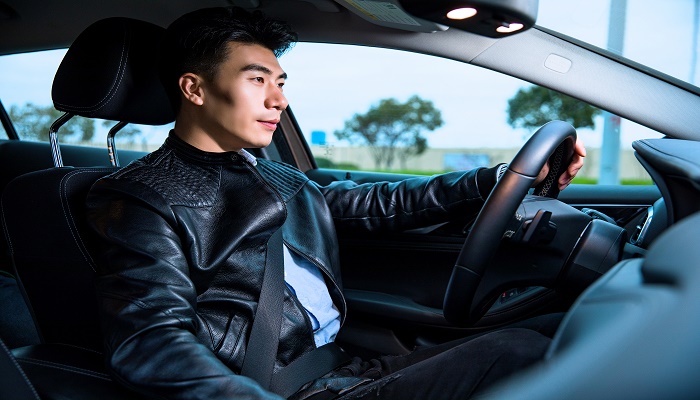 男人做梦梦见开车刹不住车