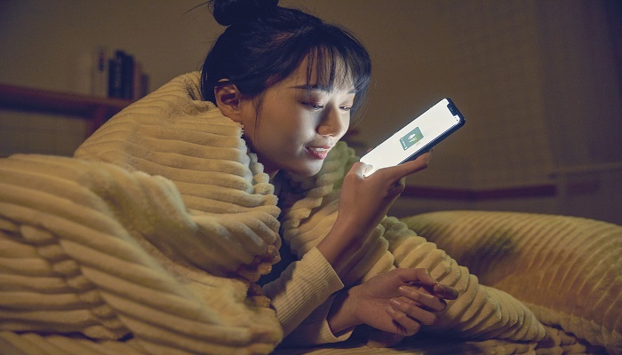 做梦梦见自己光着全身和别人说话
