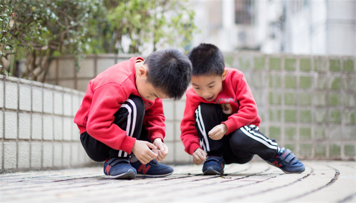 做梦梦见别人生双胞胎