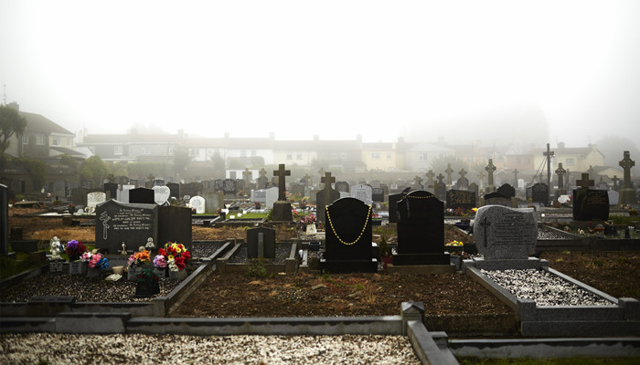 做梦梦见人刚死了一会又活过来了