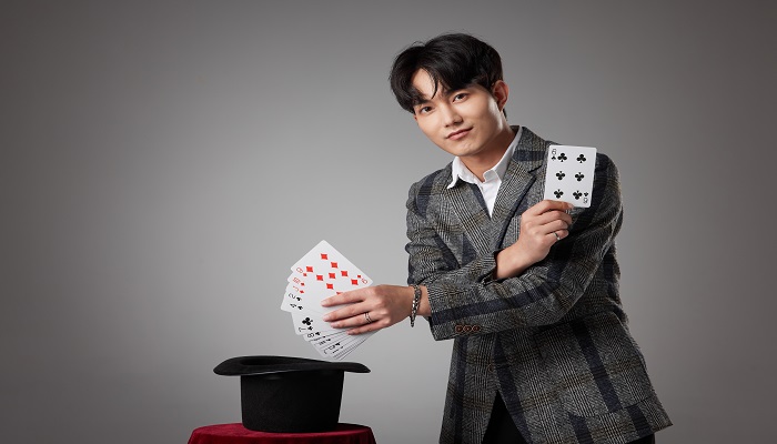 做梦梦见纸牌是什么意思 做梦梦见纸牌有什么预兆