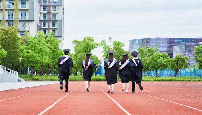 做梦梦见在学校里走动