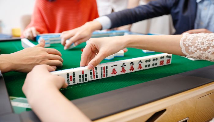 做梦梦见打牌是什么意思 做梦梦见打牌有什么预兆